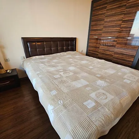 Europroperties Sirena Lejlighed *